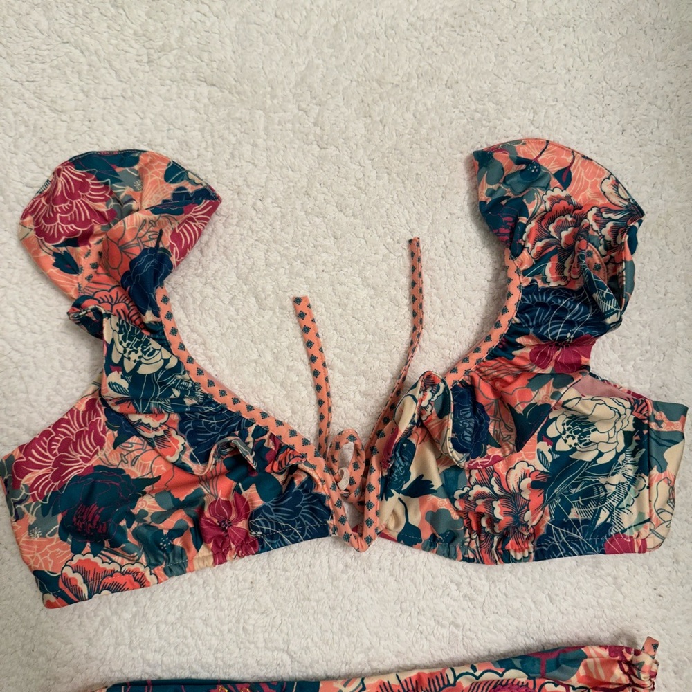 Floral Ruffle Bikini Set - Picture 2 of 5